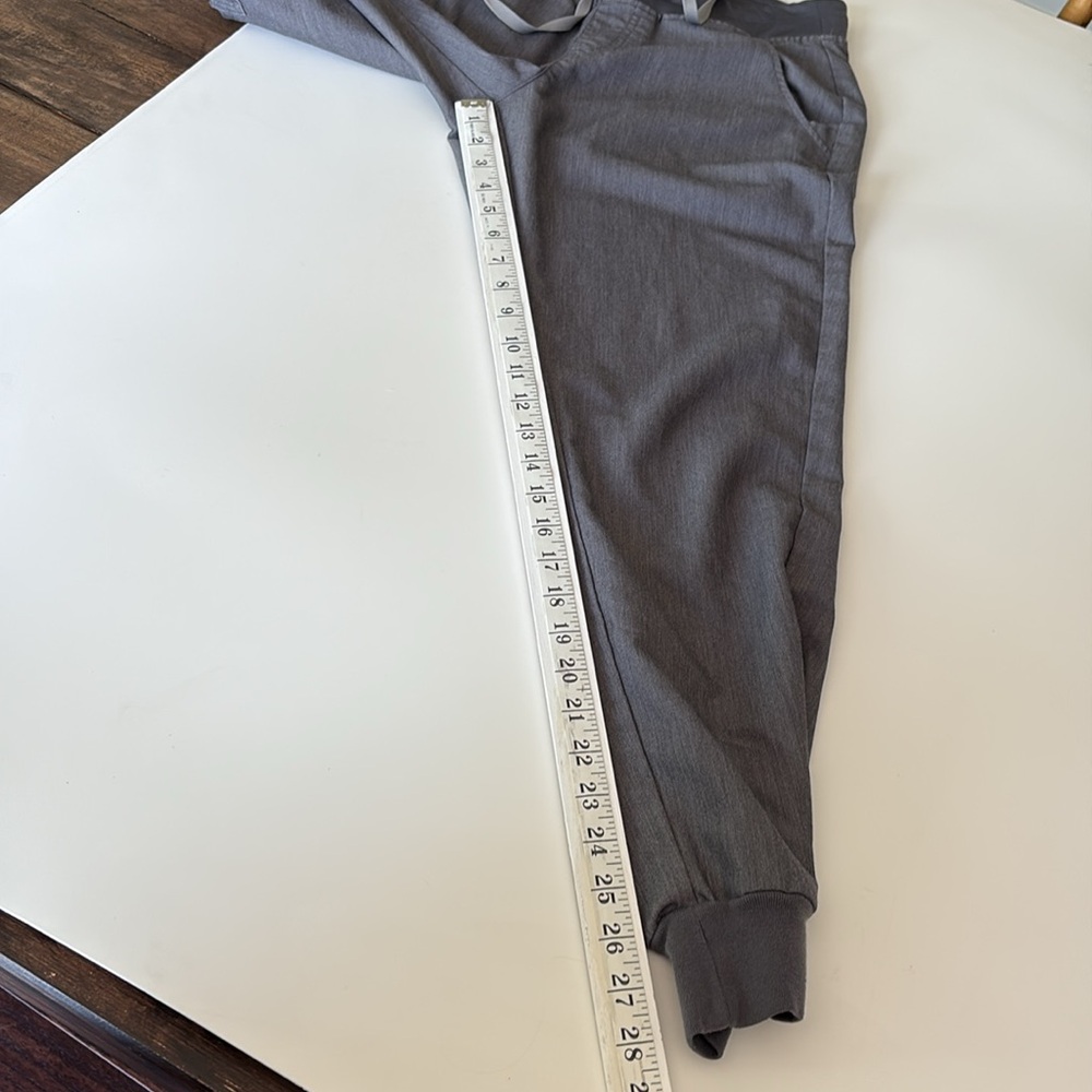 Figs Set of 2 Zamora Jogger Scrub Pants Grey #1670 6 Pockets Yoga Waist Size M - Picture 12 of 12
